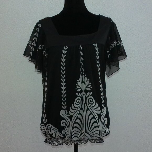 Black and White Floral Short Sleeve Top - Picture 2 of 9